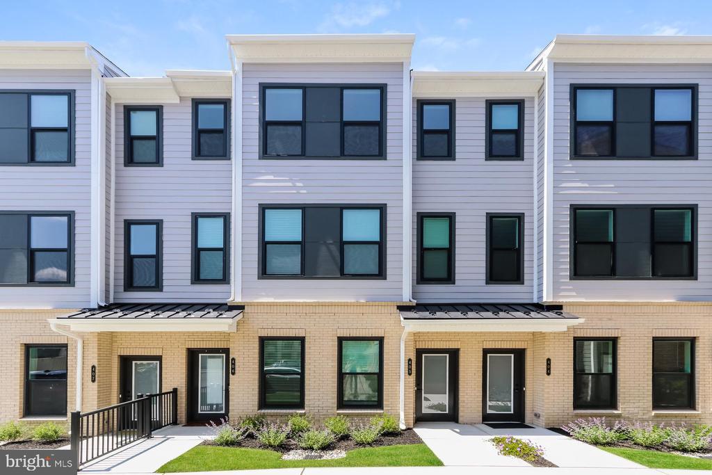 405 Reading Ct in West Windsor Township, NJ - Building Photo