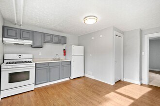 831 Hall St in Munhall, PA - Building Photo - Building Photo