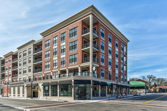 Glenwood Station in Glen Ellyn, IL - Foto de edificio - Building Photo