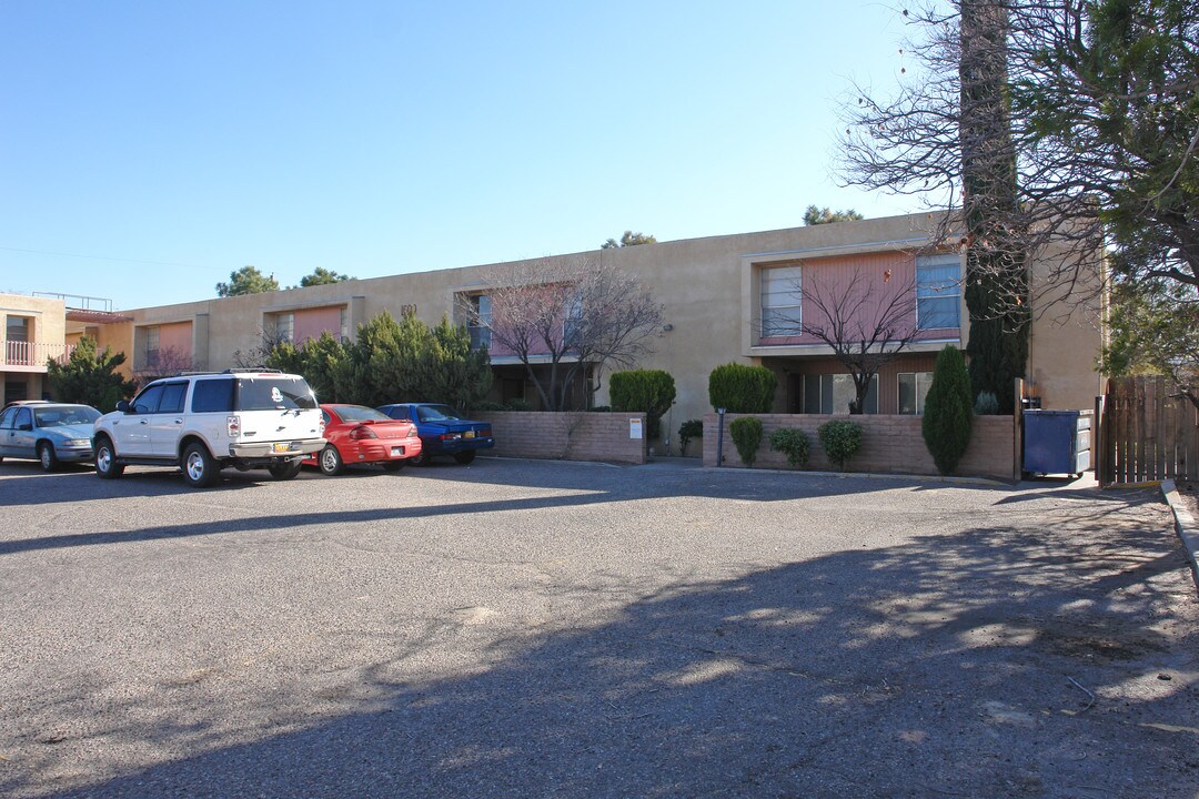 1600 Carlisle Blvd NE in Albuquerque, NM - Foto de edificio