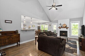 1812 Rains Rd in Clarksville, TN - Building Photo - Building Photo