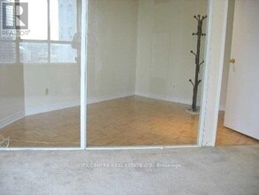 3695-3695 Kaneff Crescent in Mississauga, ON - Building Photo - Building Photo