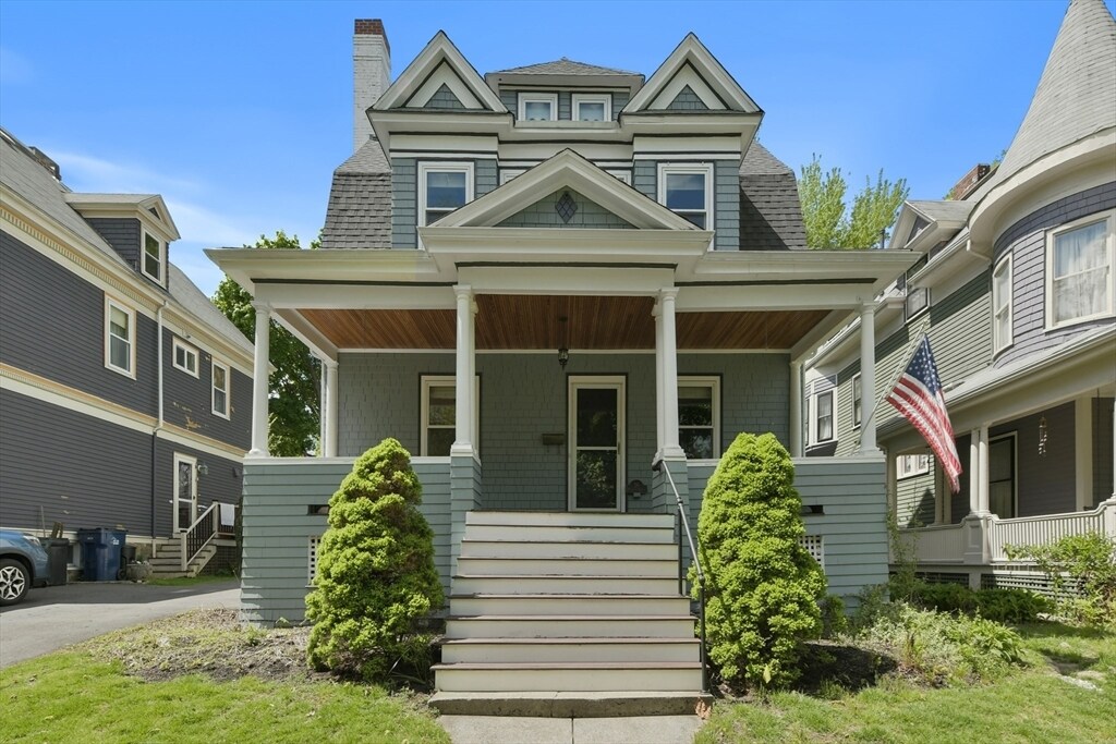 28 Meredith St in Boston, MA - Building Photo