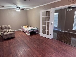 945 E Fairview St in Blossom, TX - Building Photo - Building Photo