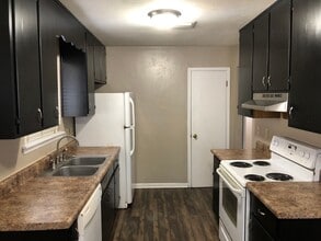 732 Pointe Ct in Tallahassee, FL - Foto de edificio - Building Photo