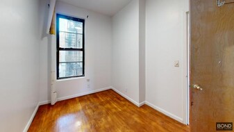 165 Mulberry St in New York, NY - Building Photo - Building Photo