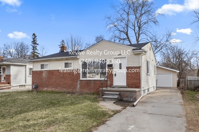 18240 Negaunee in Redford Township, MI - Building Photo - Building Photo