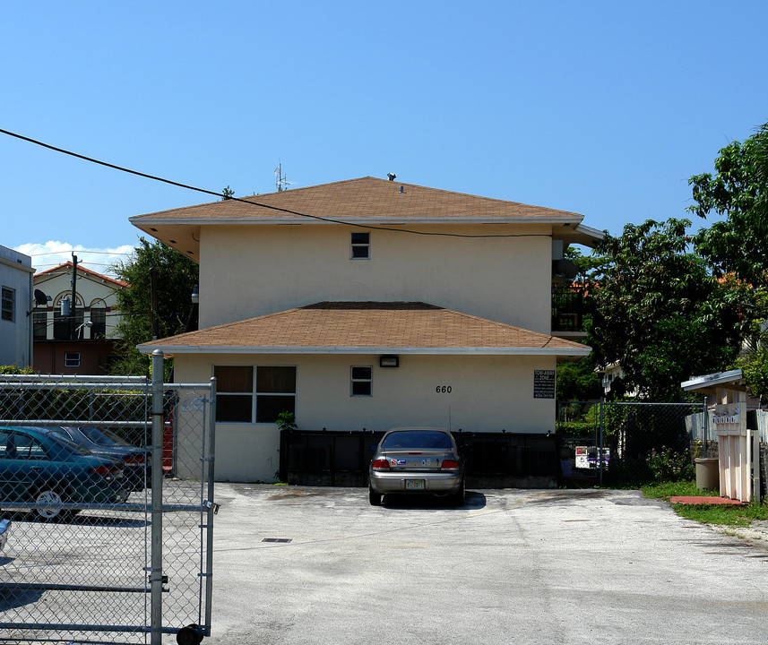 660 SW 2nd St in Miami, FL - Building Photo