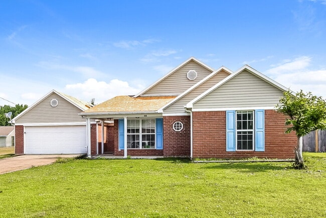 property at 122 Royal Oaks Dr