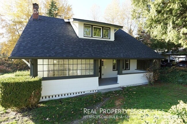 property at 2922 S Adams St