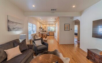 1503 Newton St in Austin, TX - Building Photo - Building Photo