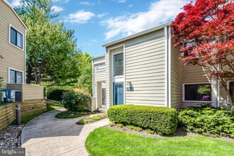 1981B Villaridge Dr in Reston, VA - Building Photo - Building Photo