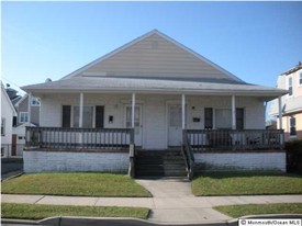 109 13th Ave in Belmar, NJ - Building Photo