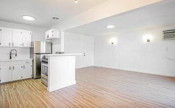 527 W 15th St in Los Angeles, CA - Building Photo - Building Photo