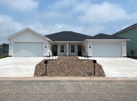 13966 Fortuna Bay Dr in Corpus Christi, TX - Building Photo