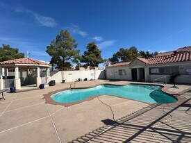 6928 Oyster Shell Dr in Las Vegas, NV - Building Photo