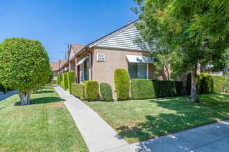 2711-2715 W Clark Ave in Burbank, CA - Building Photo - Building Photo