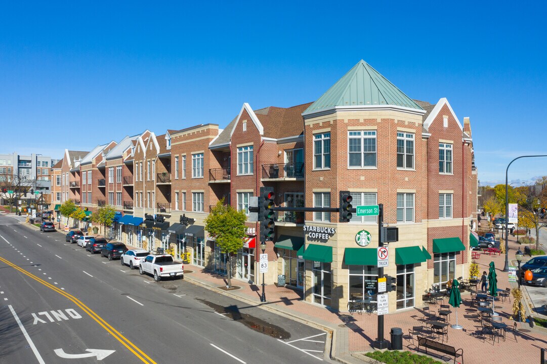 Shops at Village Centre Apartments in Mount Prospect, IL - Building Photo