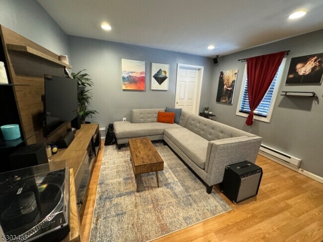 66 Cottage Pl-Unit -2 in East Rutherford, NJ - Building Photo - Building Photo