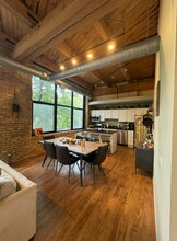 2210 W Wabansia Ave in Chicago, IL - Building Photo - Building Photo