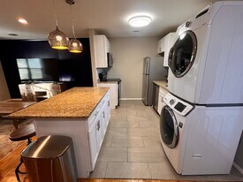 833 W Maple St, Unit 833 W. Maple in Johnson City, TN - Building Photo