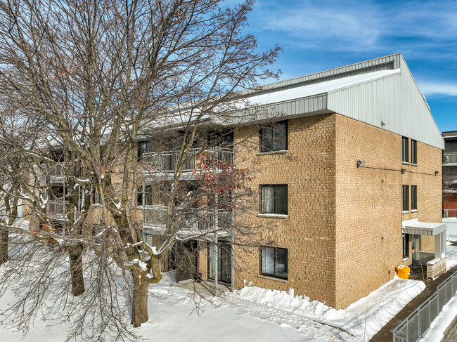 2540 De Lisieux Av in Québec, QC - Building Photo - Primary Photo