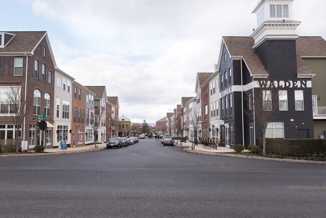 Walden Crossroads Apartment Homes in Mechanicsburg, PA - Foto de edificio - Building Photo