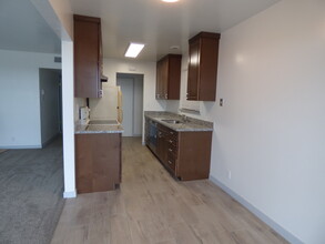 16288 Saratoga St in San Leandro, CA - Building Photo - Building Photo