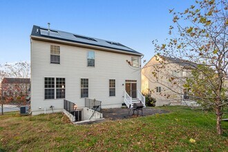 12910 Hallwood Pl in Fort Washington, MD - Foto de edificio - Building Photo