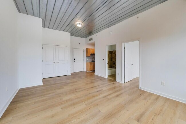 5885 Colorado Ave NW, Unit 401 in Washington, DC - Building Photo - Building Photo