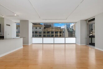8 E Randolph St in Chicago, IL - Building Photo - Building Photo