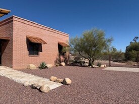 7040 N Montecatina Dr in Tucson, AZ - Building Photo