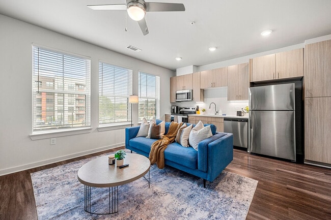 2048 Bolton Dr NW in Atlanta, GA - Foto de edificio - Building Photo