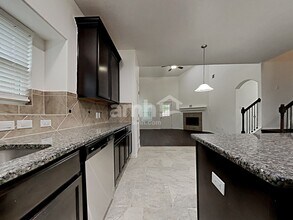 2567 Riverway Dr in Conroe, TX - Foto de edificio - Building Photo