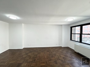5 AVENUE in New York, NY - Building Photo - Building Photo