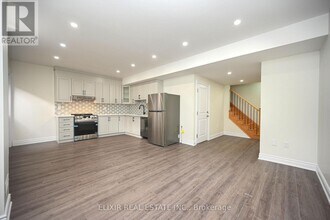 46 Mevira Gardens in Oakville, ON - Building Photo - Building Photo