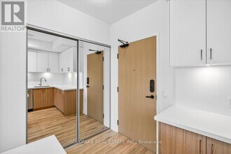 333 Sunseeker Ave in Innisfil, ON - Building Photo - Building Photo