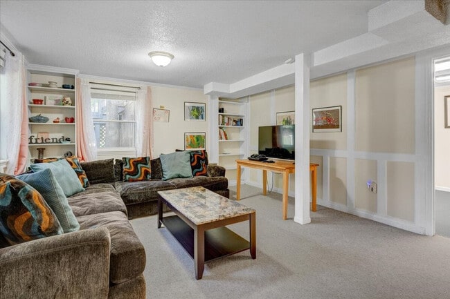 102A White Oak Dr in Durham, NC - Building Photo - Building Photo