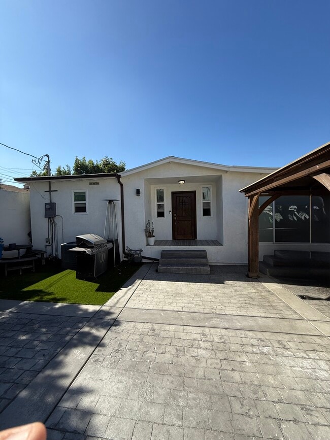 1233 Hyperion Ave, Unit hyperion