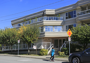 Franklin Place in White Rock, BC - Building Photo - Building Photo