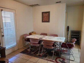 304 N Clinton Ave in Lubbock, TX - Foto de edificio - Building Photo