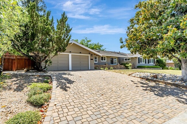 property at 6717 Hampton Dr