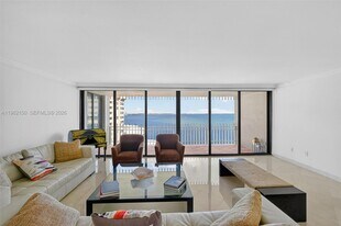 2 Grove Isle Dr in Miami, FL - Building Photo