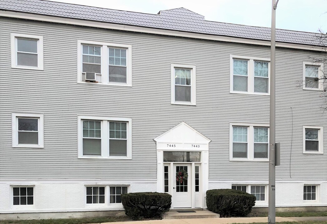 7445 Jackson Blvd, Unit 2W in Forest Park, IL - Foto de edificio