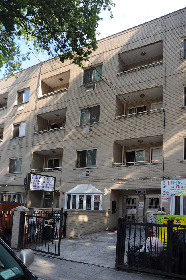 132-40 41st Ave in Flushing, NY - Foto de edificio - Building Photo