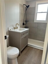 27 Willoughby Pl in West Islip, NY - Building Photo - Building Photo