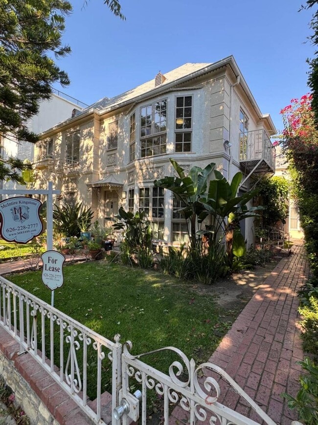 property at 354 S Reeves Dr