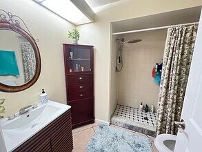 5265 E Bay Dr, Unit 913 in Clearwater, FL - Building Photo - Building Photo