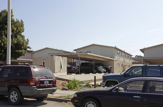 1134 Parkside St in Salinas, CA - Foto de edificio - Building Photo