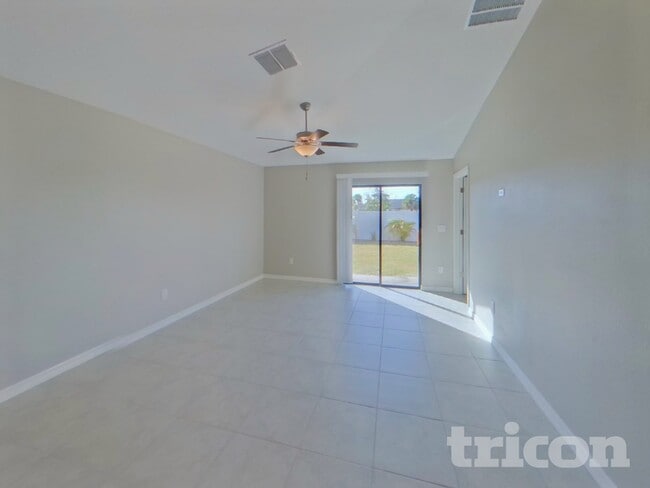 5206 White Chicory Dr in Ruskin, FL - Foto de edificio - Building Photo